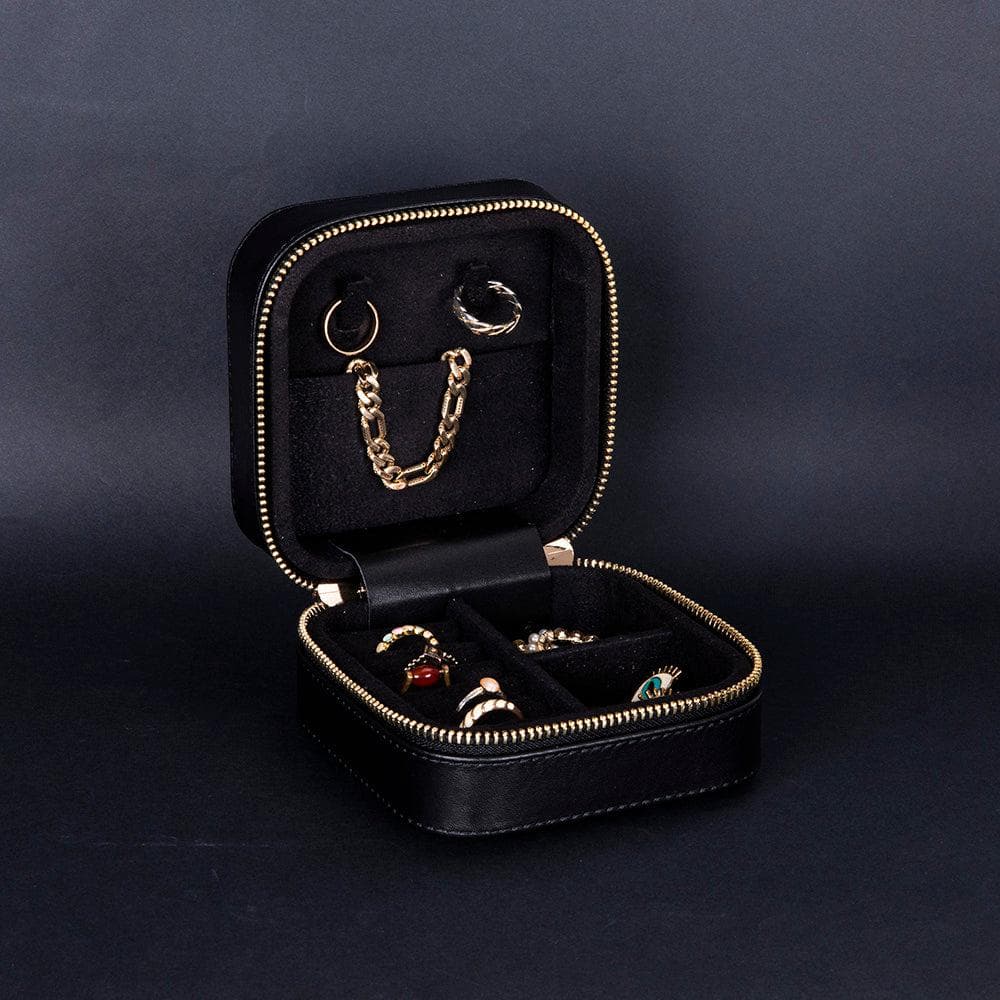 Amanda Leather Jewelry Box, Medium Bouletta