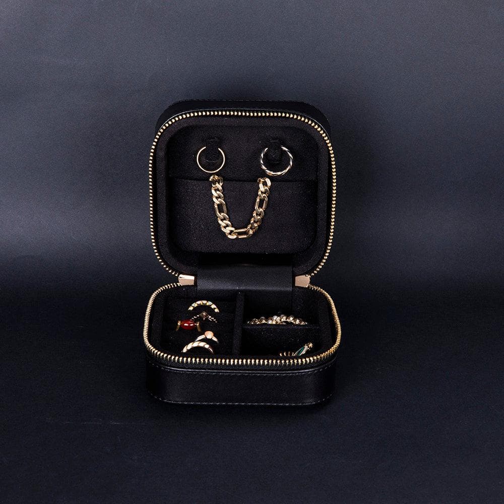 Amanda Leather Jewelry Box, Medium Bouletta