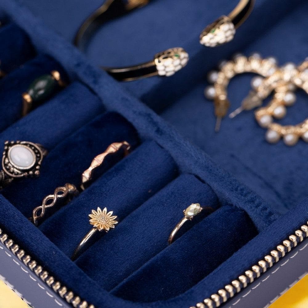 Amanda Leather Jewelry Box, Medium Bouletta