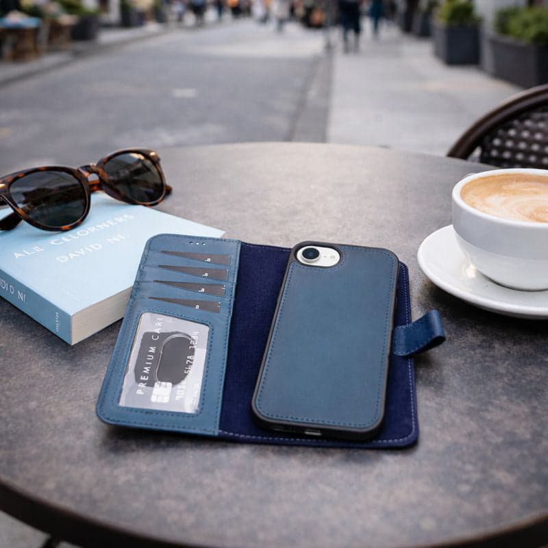 Magic iPhone 17e/16e Detachable Leather Wallet Case Bouletta
