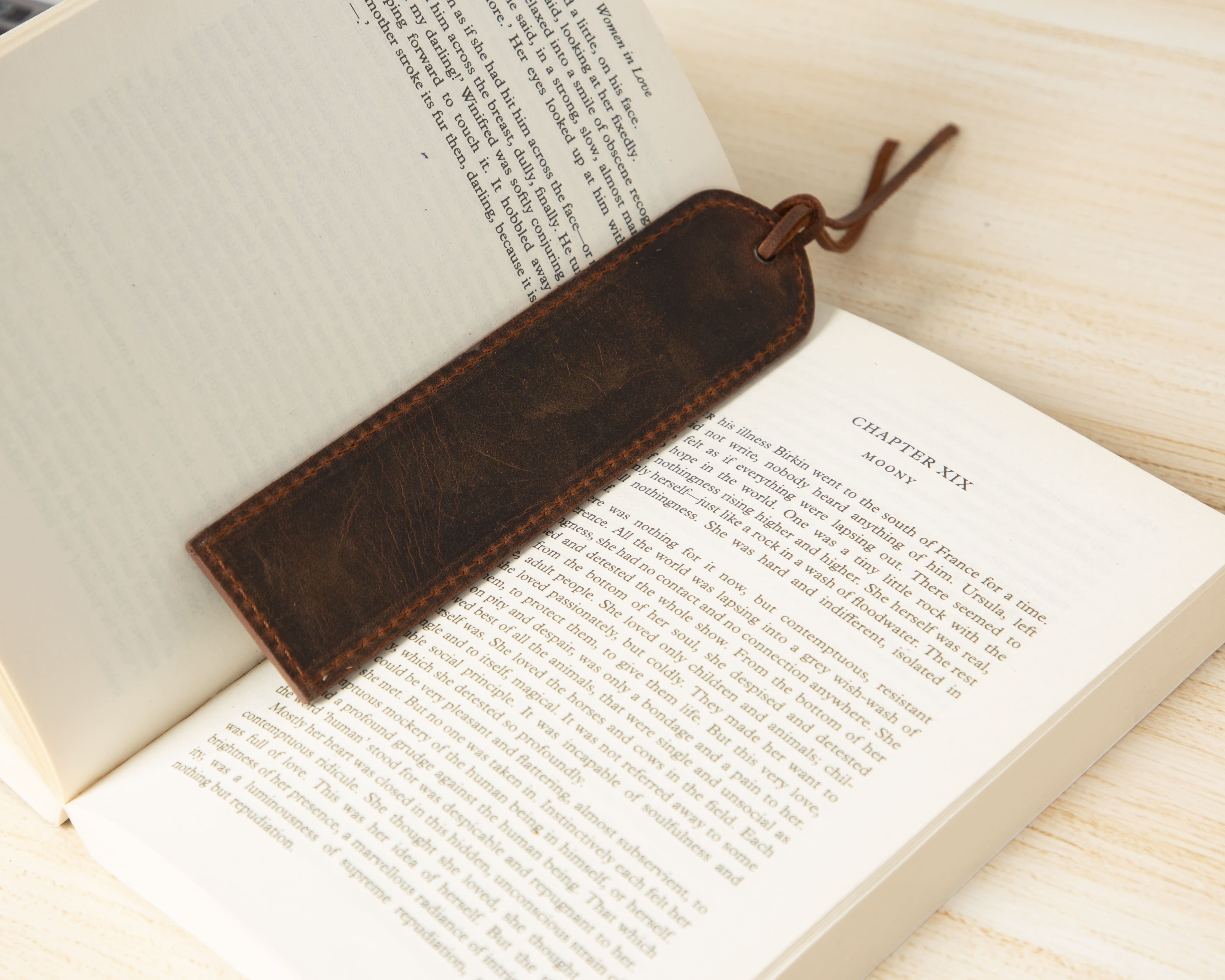 Markora Stitched Leather Bookmark Bouletta
