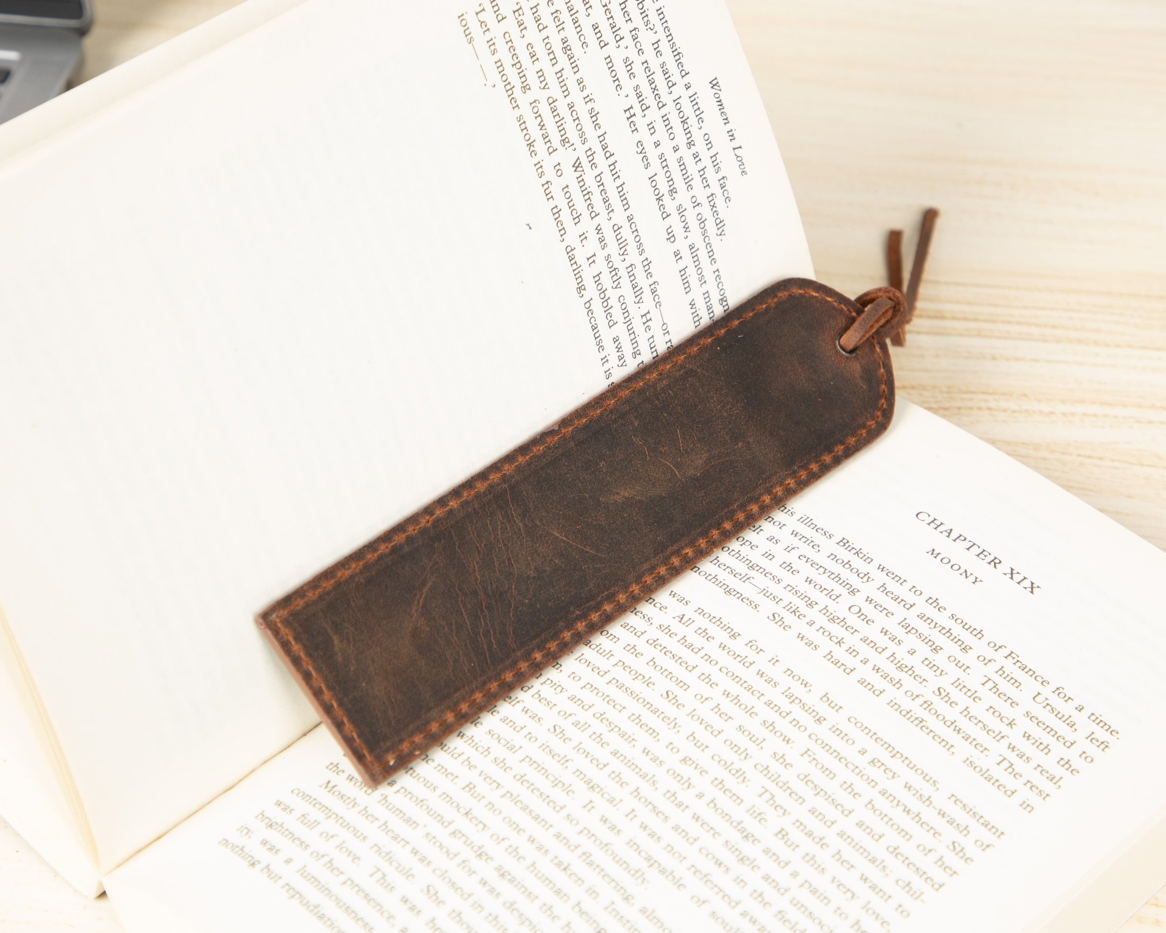 Markora Stitched Leather Bookmark Bouletta