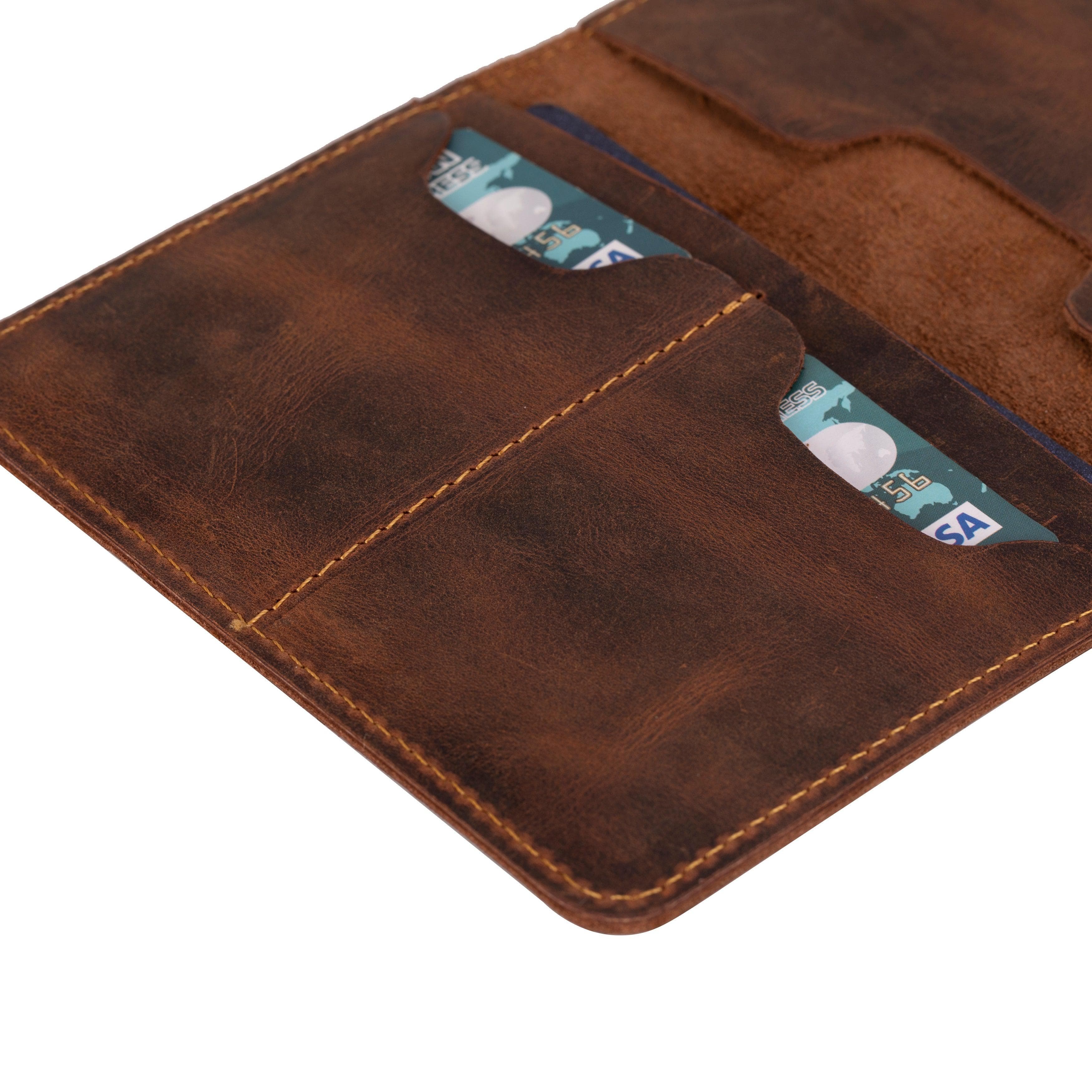 Viaggio Leather Passport Wallet Bouletta