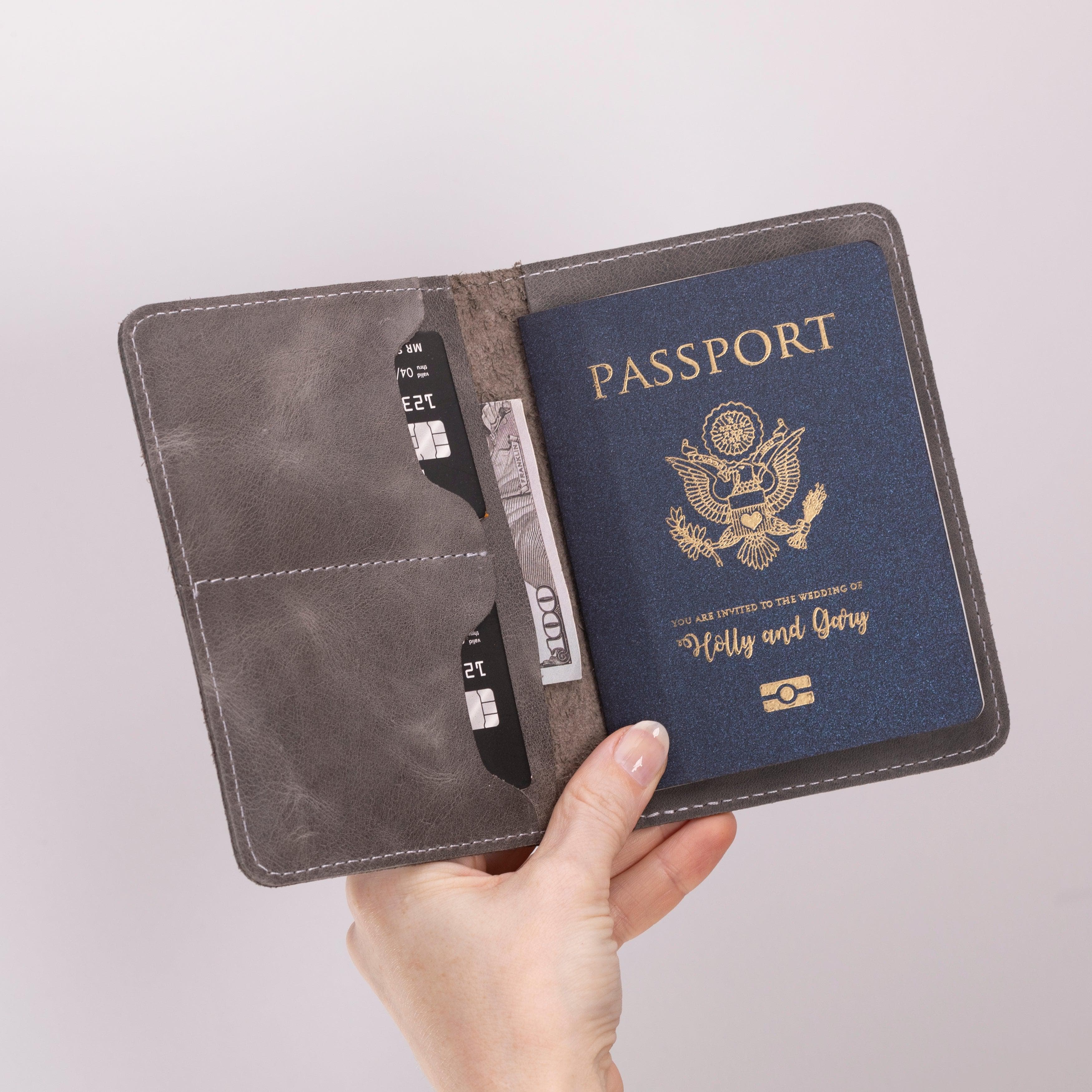Viaggio Leather Passport Wallet Bouletta