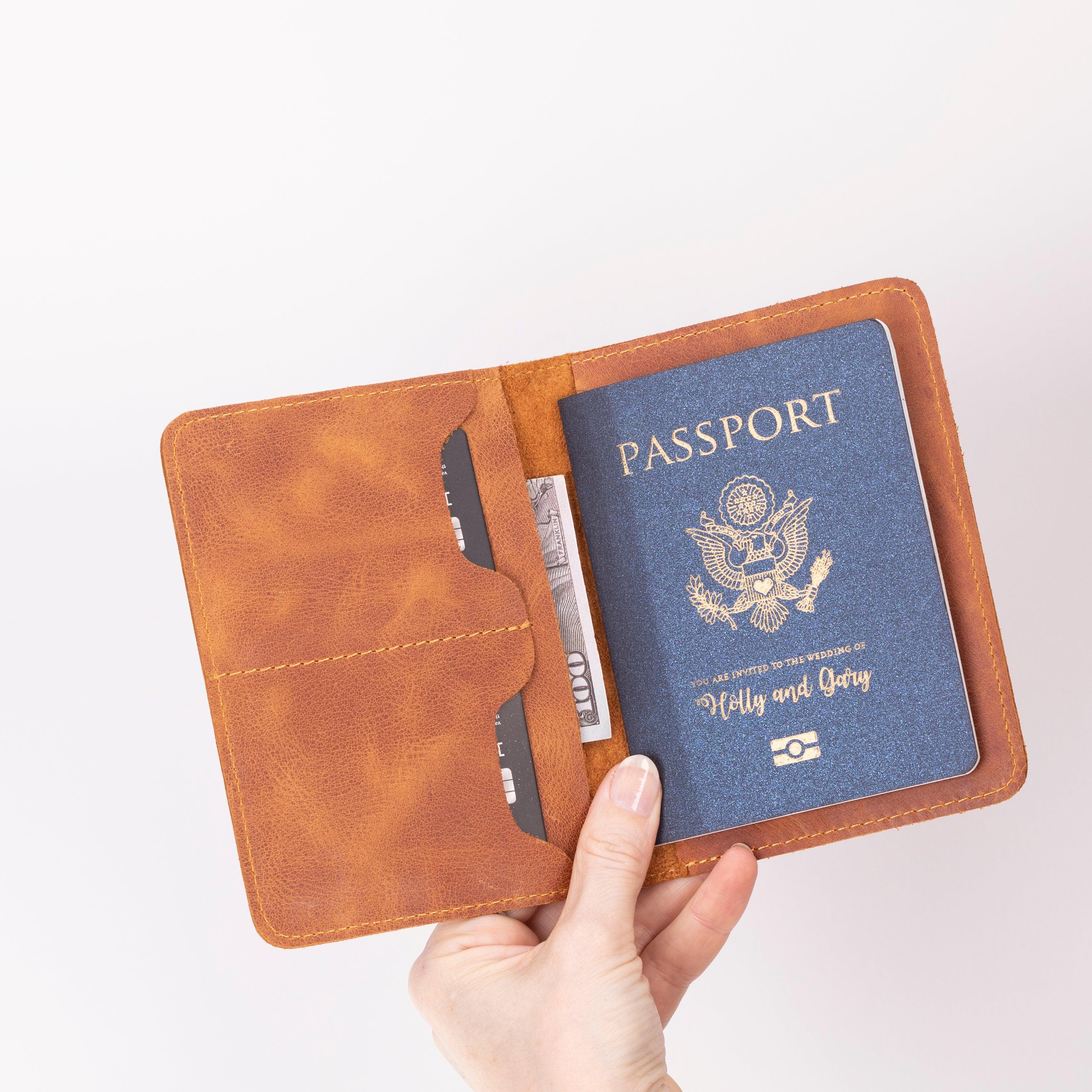 Viaggio Leather Passport Wallet Bouletta