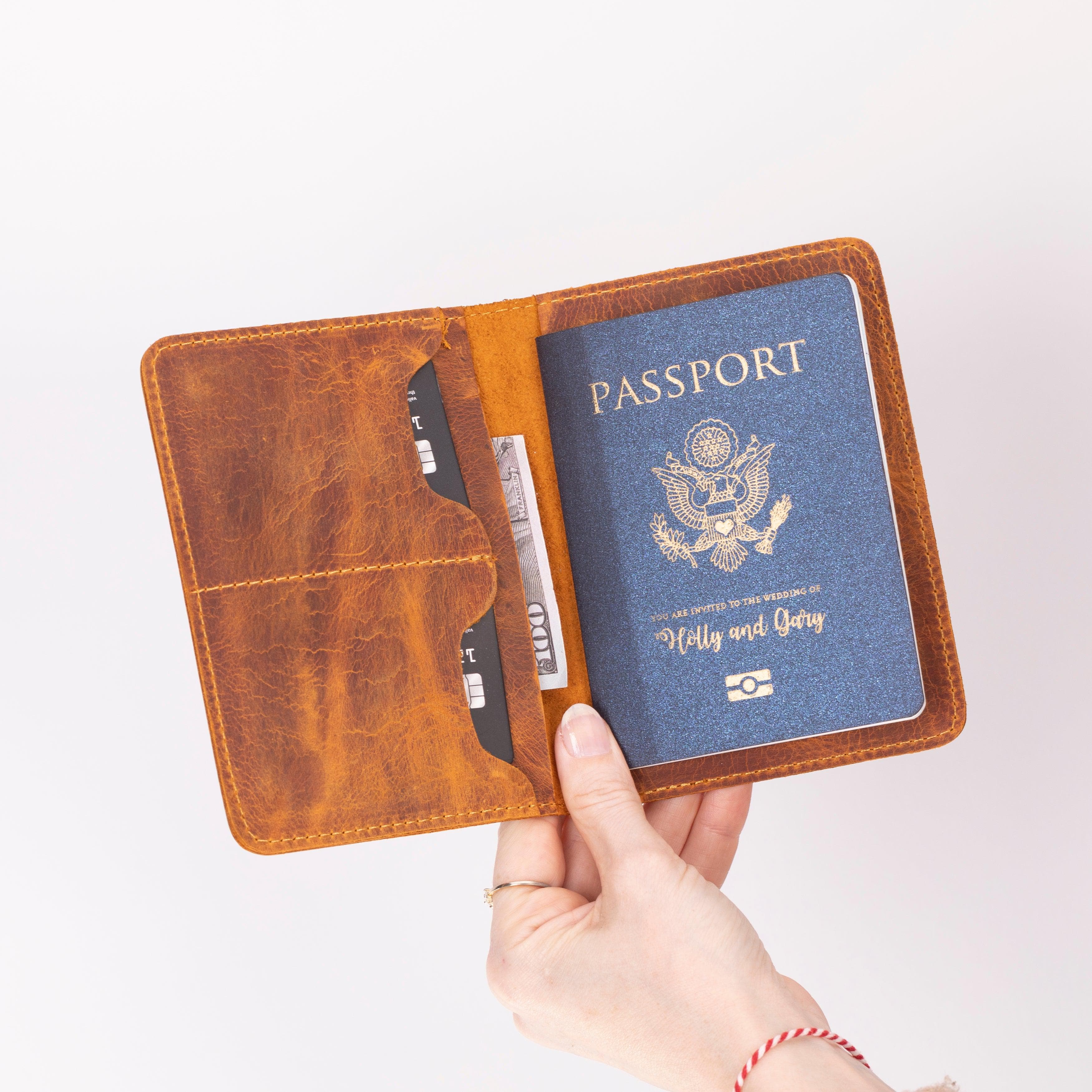 Viaggio Leather Passport Wallet Bouletta