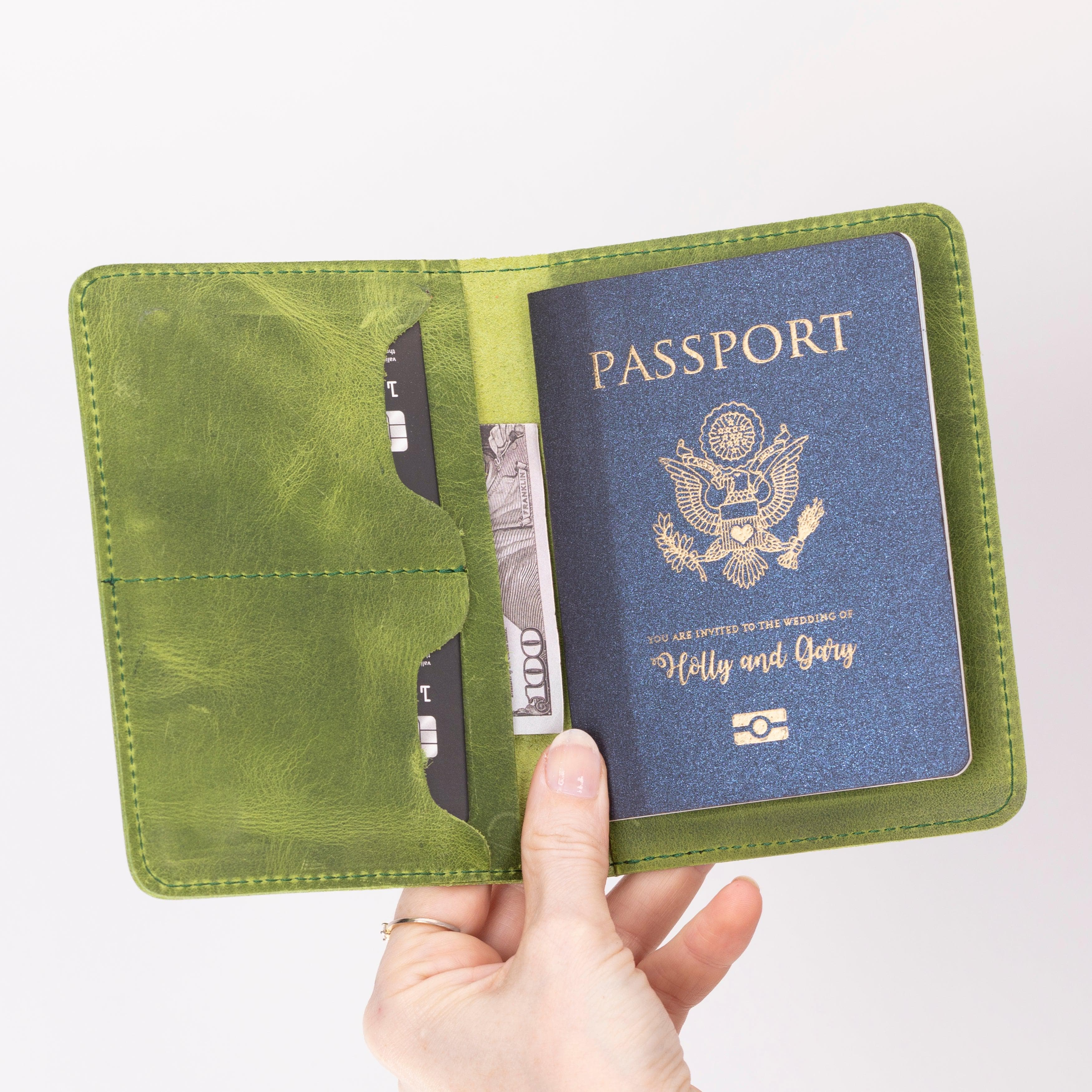 Viaggio Leather Passport Wallet Bouletta