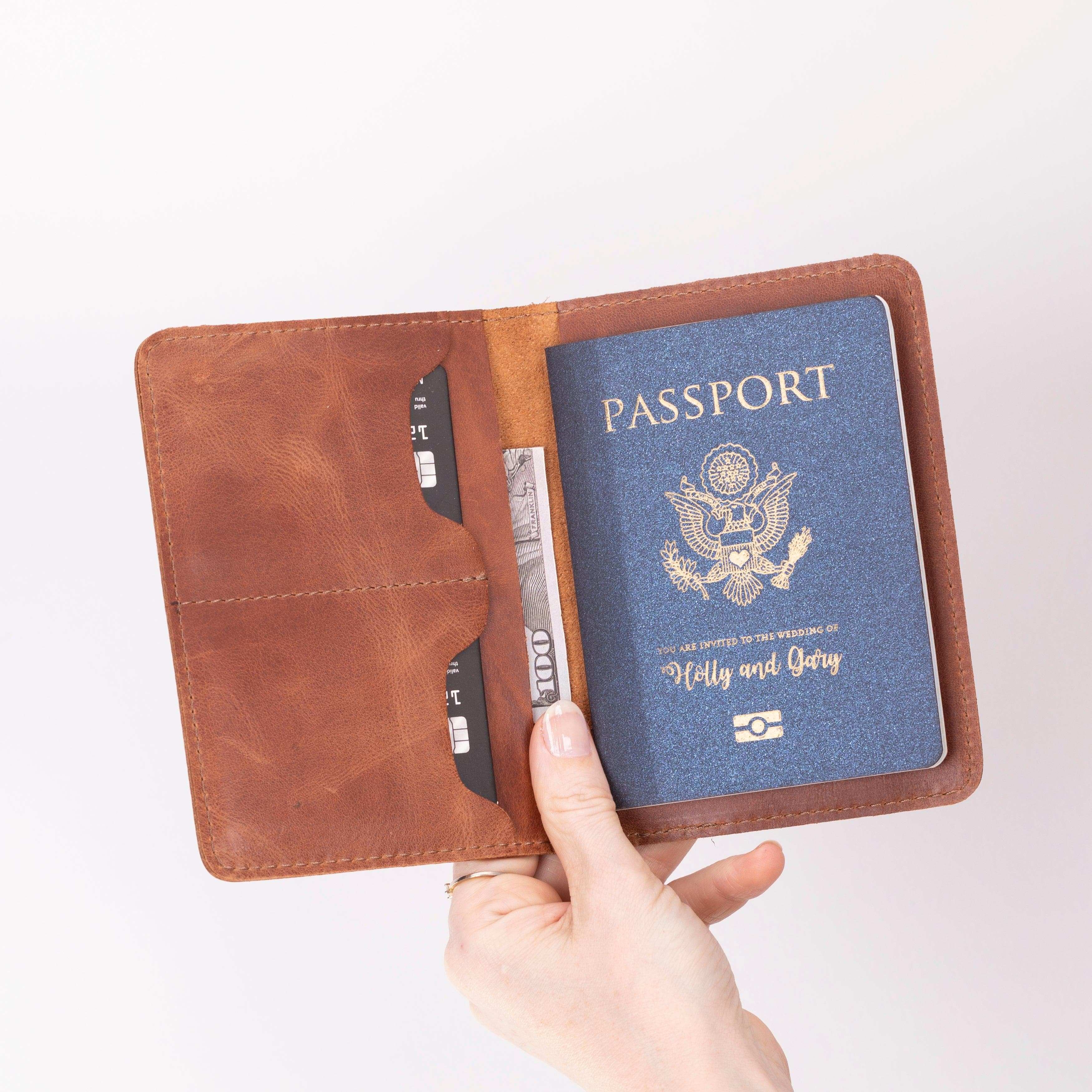 Viaggio Leather Passport Wallet Bouletta
