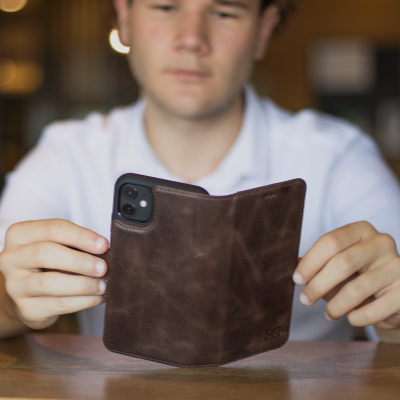 3 Reasons Why You Need A Leather Wallet Phone Case