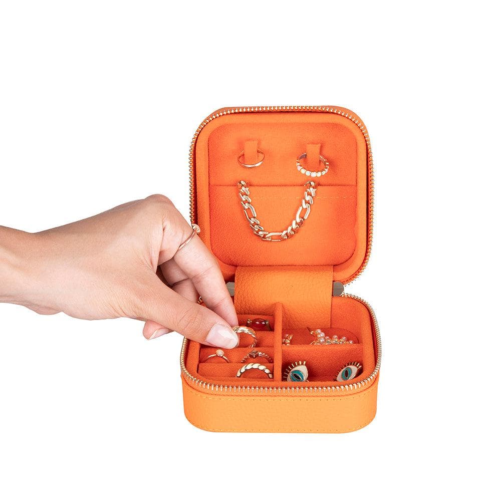Amanda Leather Jewelry Box, Medium Bouletta