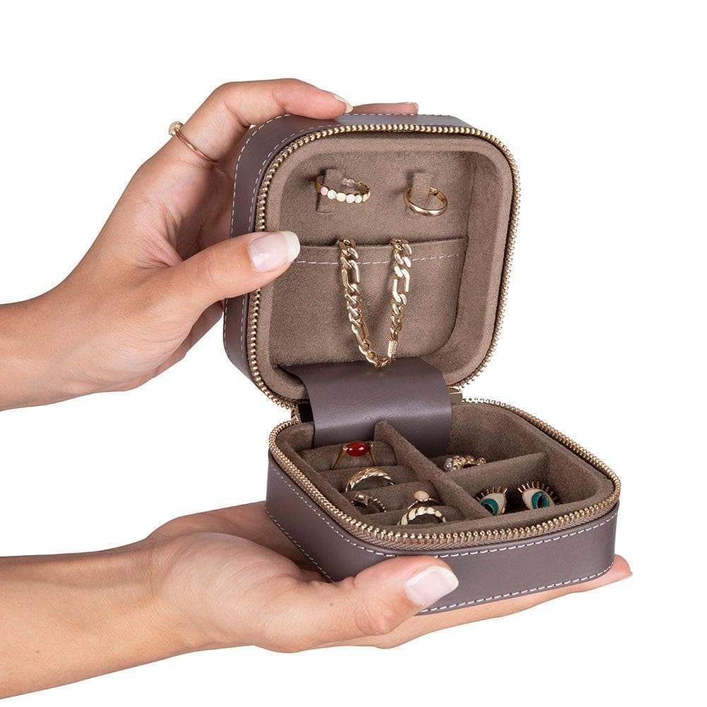 Amanda Leather Jewelry Box, Medium Bouletta