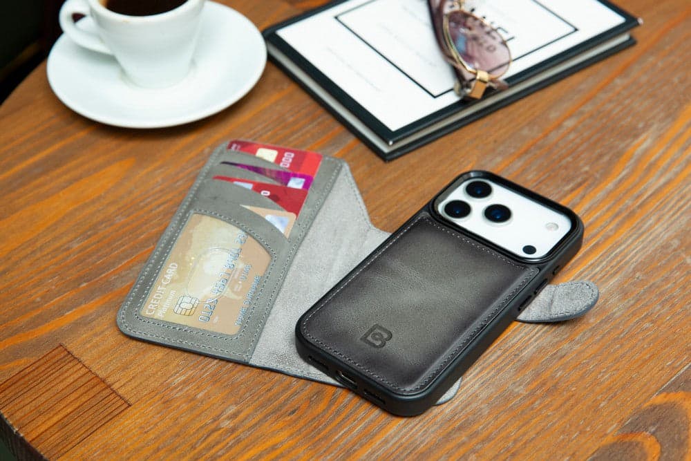 Magic iPhone 17 Pro Detachable Leather Wallet Case Bouletta