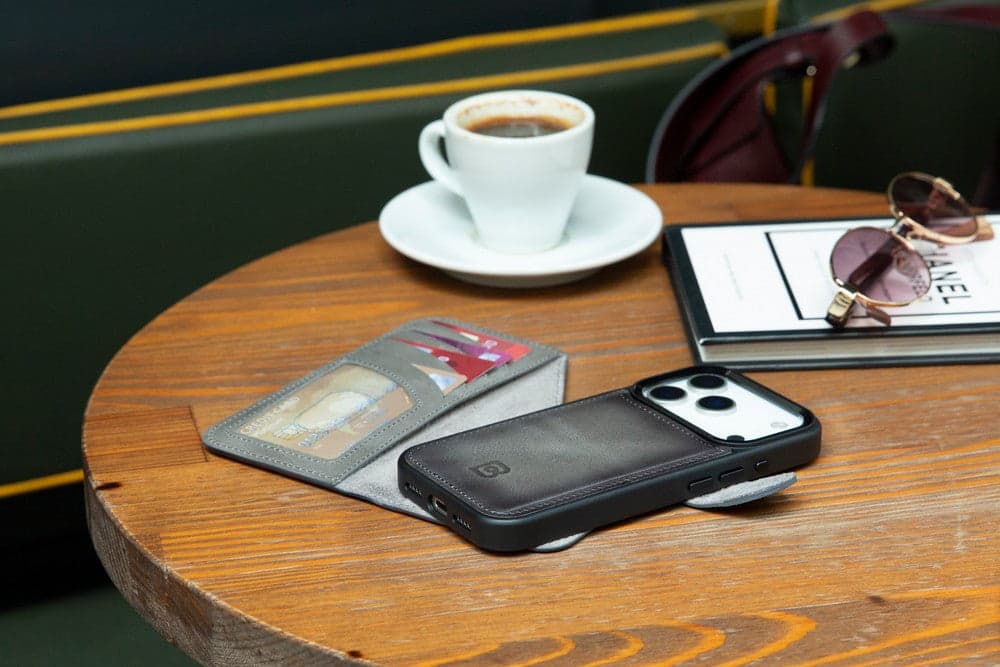 Magic iPhone 17 Pro Max Detachable Leather Wallet Case Bouletta