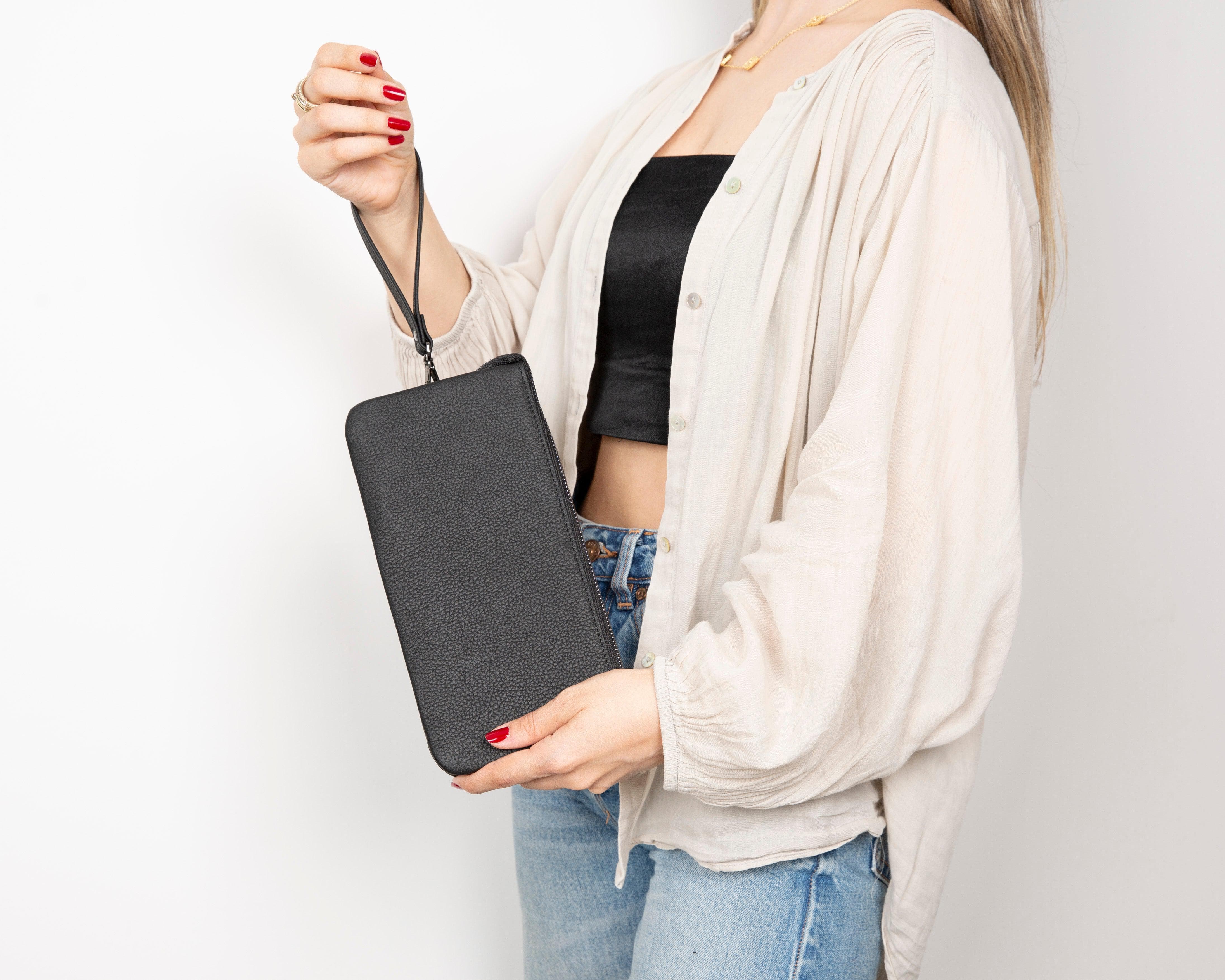 Majeste Leather Clutch Bag Bouletta
