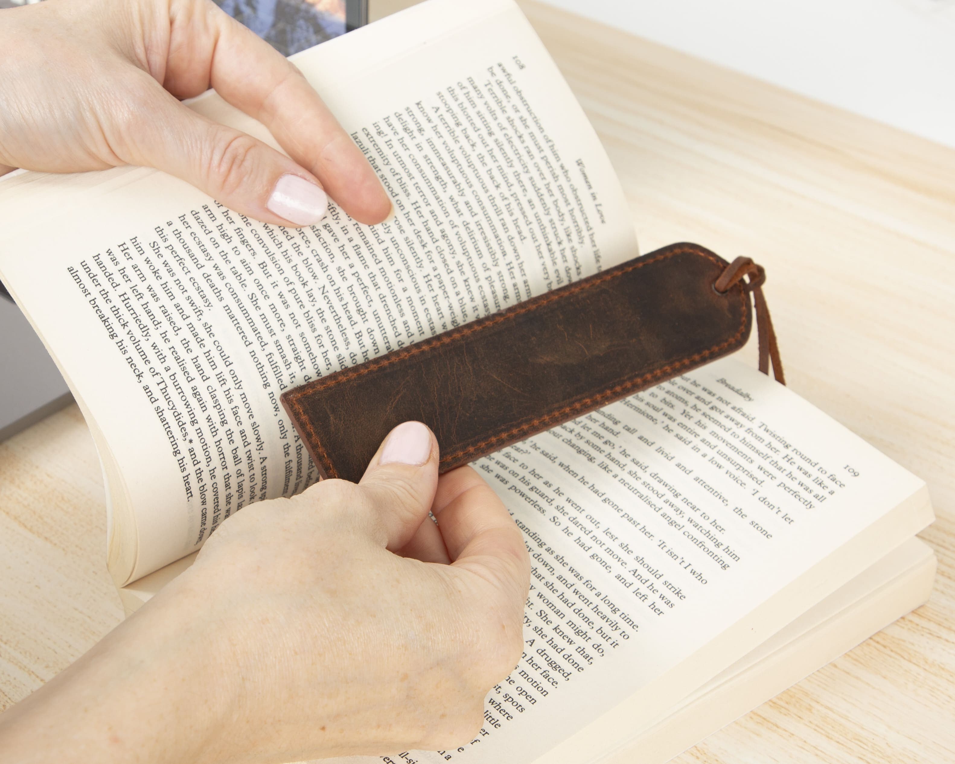 Markora Stitched Leather Bookmark Bouletta