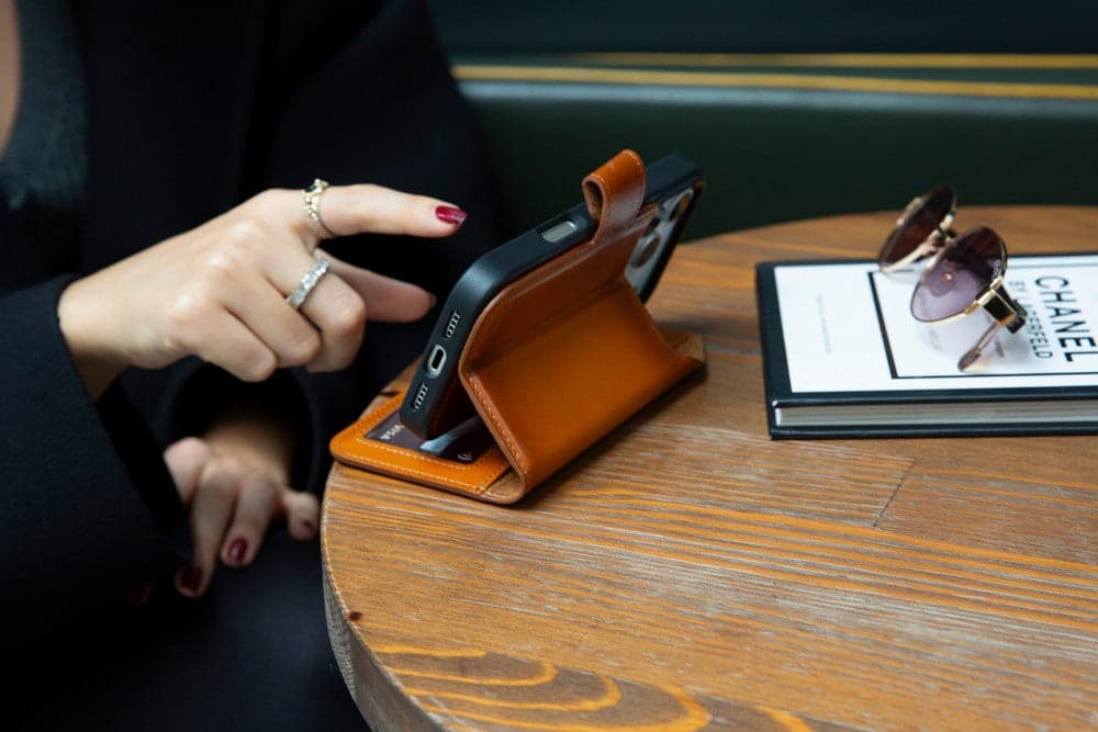 Magic iPhone 17 Pro Detachable Leather Wallet Case