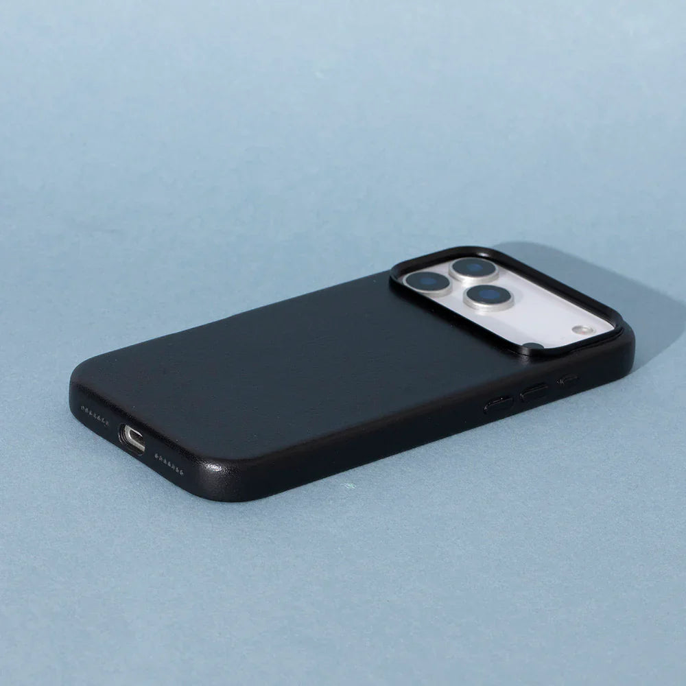 Prestige iPhone 17 Pro Max Leather Case Bouletta