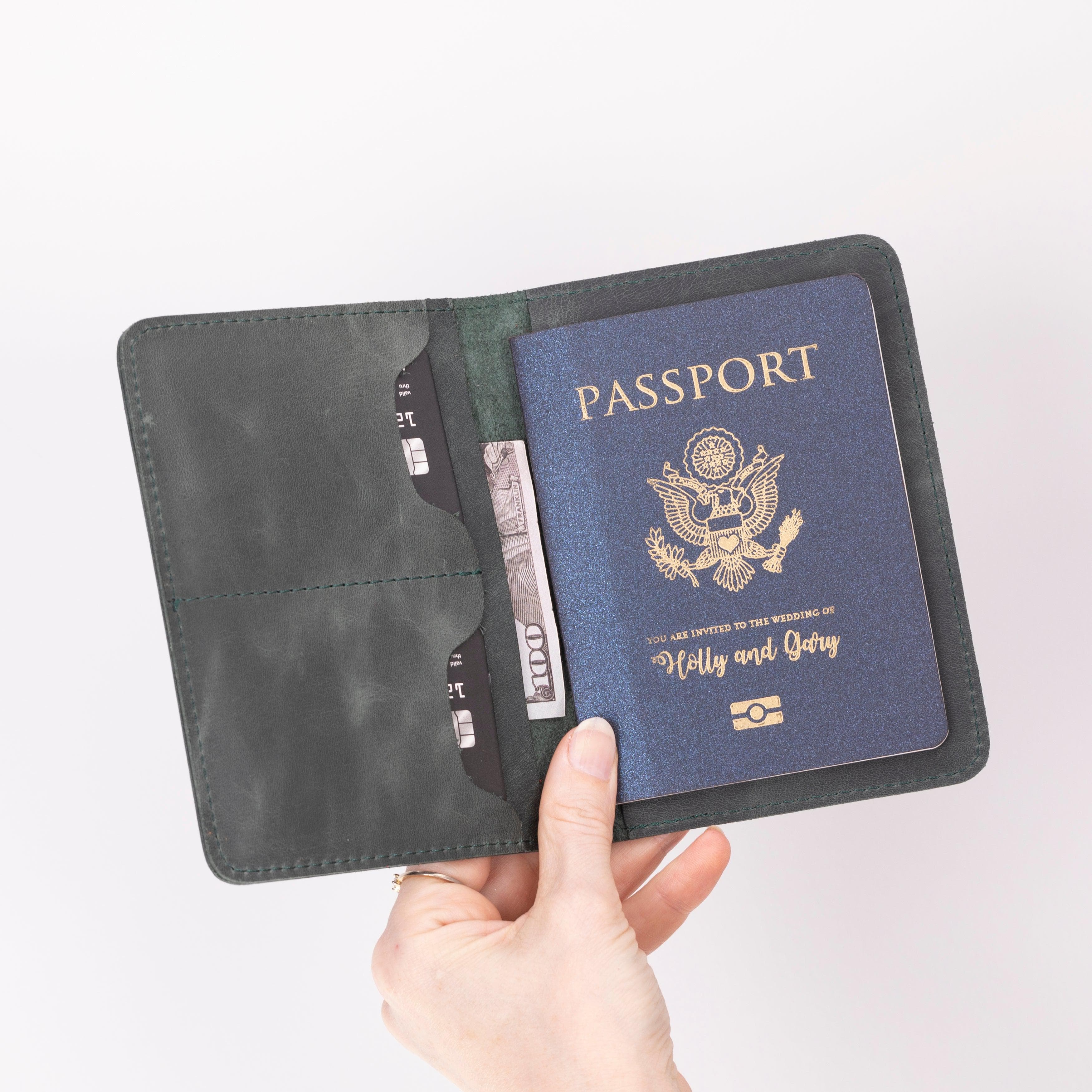 Viaggio Leather Passport Wallet Bouletta